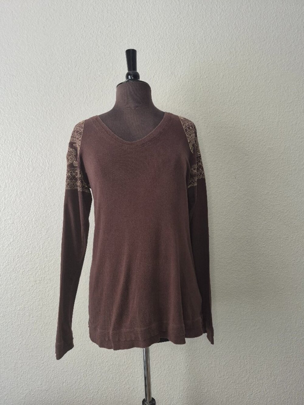 Athleta Women's XL Brown Long Sleeve Embroidered Sleeve Cotton Top